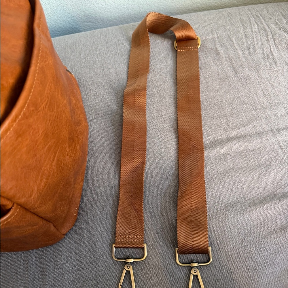 La Mere Vegan Leather Backpack Original - Picture 7 of 13